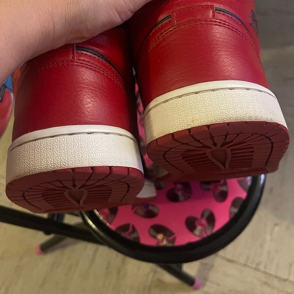 Air Jordan 1’s - Picture 4 of 7